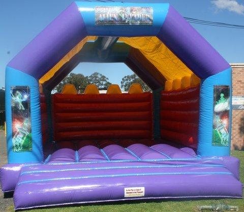  Alien Invader, large Castle (L)